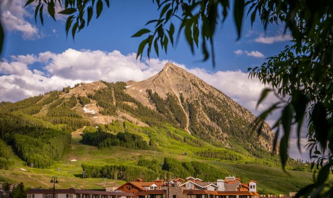 Grand Lodge Crested Butte Exterior
