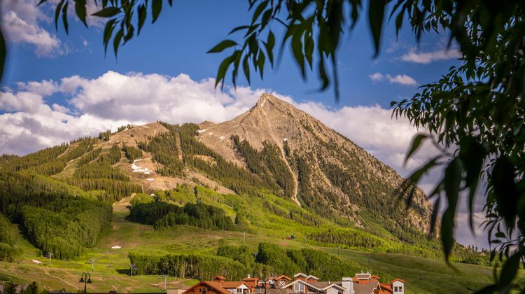 Grand Lodge Crested Butte Exterior