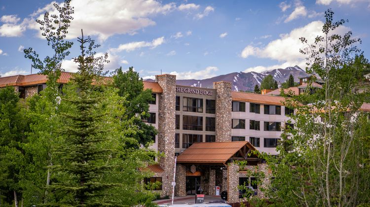 Grand Lodge Crested Butte Exterior