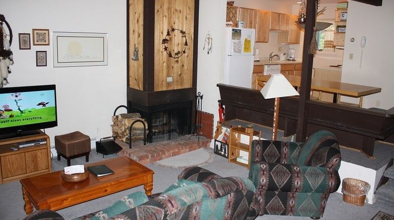 <b>Okemo Mountain Resort Room</b>. Images powered by <a href="https://www.leonardoworldwide.com/" title="Leonardo Worldwide" target="_blank">Leonardo</a>.