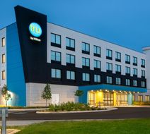 Tru by Hilton Gananoque Exterior