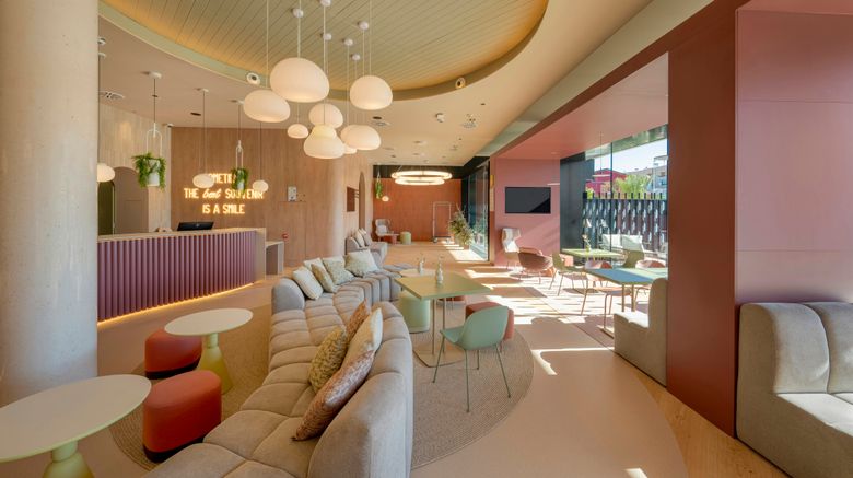 <b>Hampton Alicante Airport Lobby</b>. Images powered by <a href="https://www.leonardoworldwide.com/" title="Leonardo Worldwide" target="_blank">Leonardo</a>.