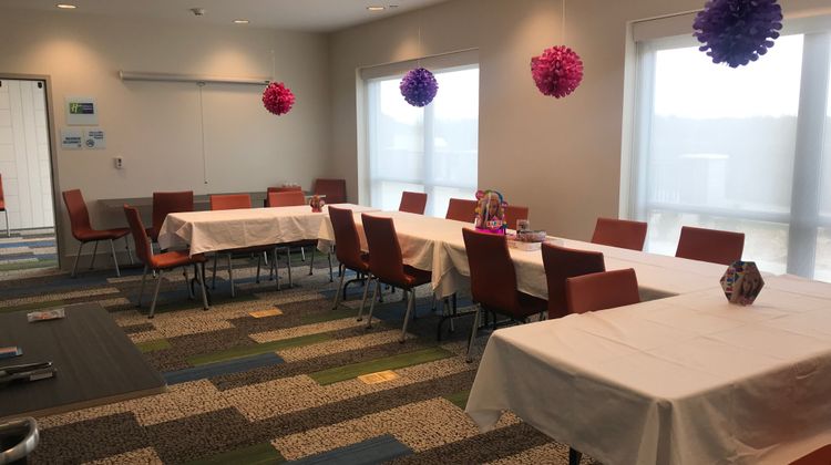 Holiday Inn Express/Suites Elizabethtown Meeting