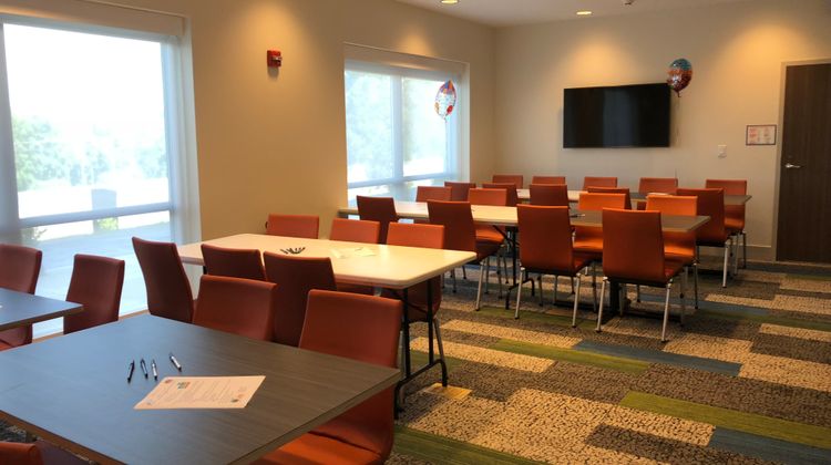 Holiday Inn Express/Suites Elizabethtown Meeting