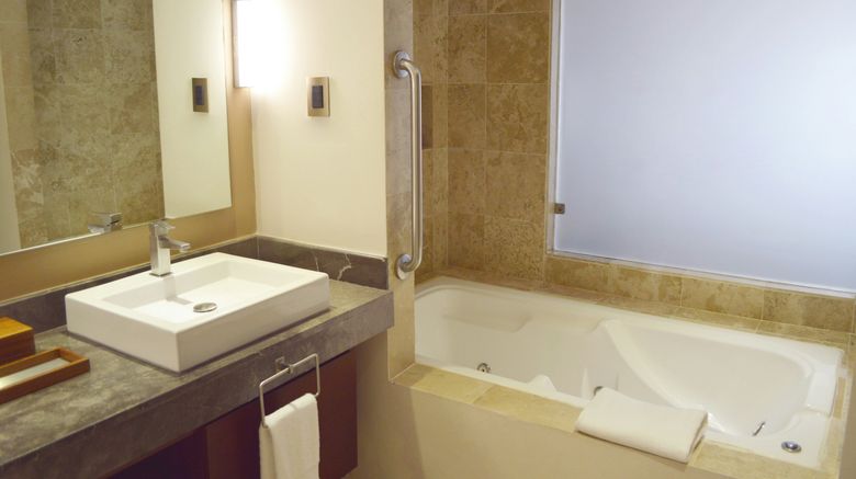 <b>Grand Fiesta Americana Veracruz Room</b>. Images powered by <a href="https://www.leonardoworldwide.com/" title="Leonardo Worldwide" target="_blank">Leonardo</a>.