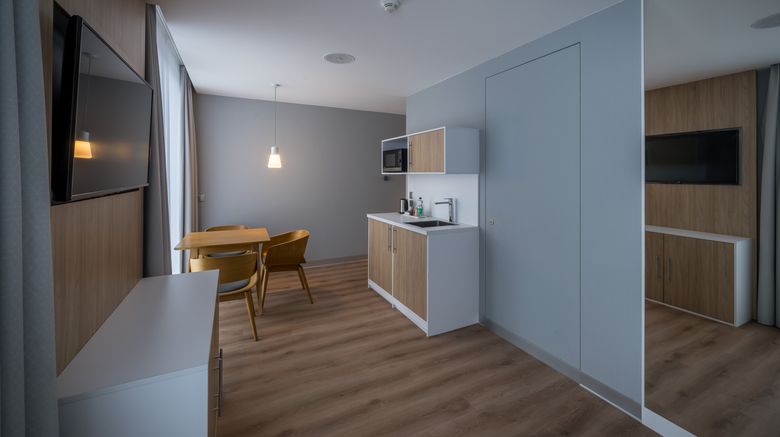 <b>Holiday Inn Express Luzern Kriens Suite</b>. Images powered by <a href="https://www.leonardoworldwide.com/" title="Leonardo Worldwide" target="_blank">Leonardo</a>.