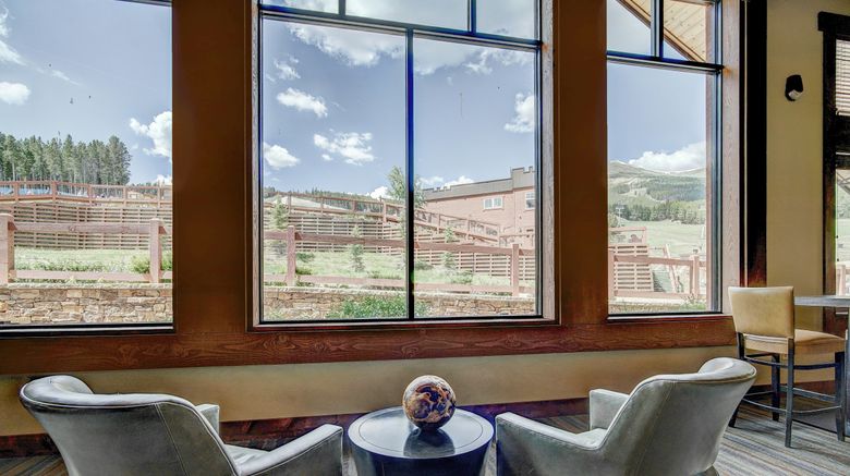 <b>One Ski Hill Place Lobby</b>. Images powered by <a href="https://www.leonardoworldwide.com/" title="Leonardo Worldwide" target="_blank">Leonardo</a>.