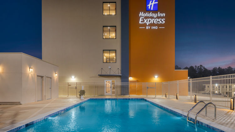 Holiday Inn Exp Suites SW Pool