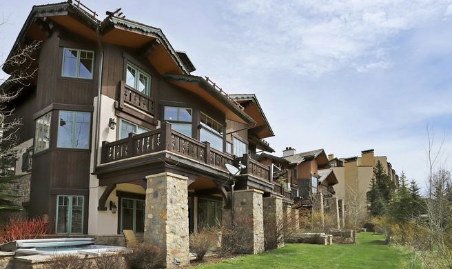 Legendary Lodging Exterior