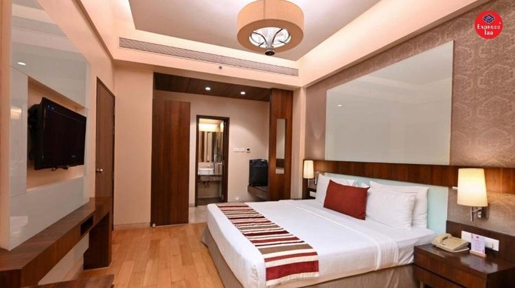 Express Inn Nashik Room