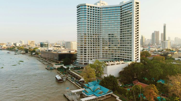 Royal Orchid Sheraton Riverside Hotel Exterior