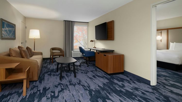 Fairfield Inn & Suites Clinton Room
