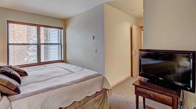 <b>River Mountain Lodge Room</b>. Images powered by <a href="https://www.leonardoworldwide.com/" title="Leonardo Worldwide" target="_blank">Leonardo</a>.