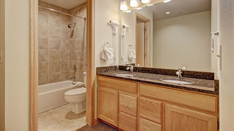 <b>River Mountain Lodge Room</b>. Images powered by <a href="https://www.leonardoworldwide.com/" title="Leonardo Worldwide" target="_blank">Leonardo</a>.