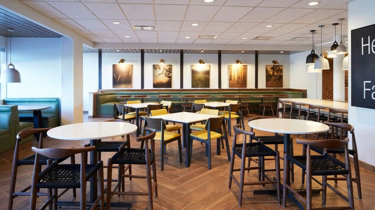 Fairfield Inn & Suites Riverside Restaurant