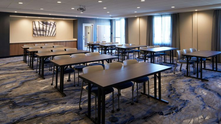 Fairfield Inn & Suites Riverside Meeting