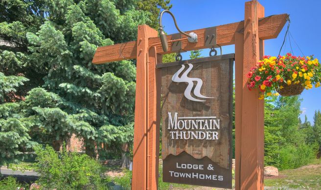 Mountain Thunder Lodge Exterior