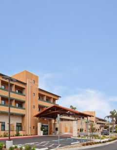 Holiday Inn Express Hotel & Suites