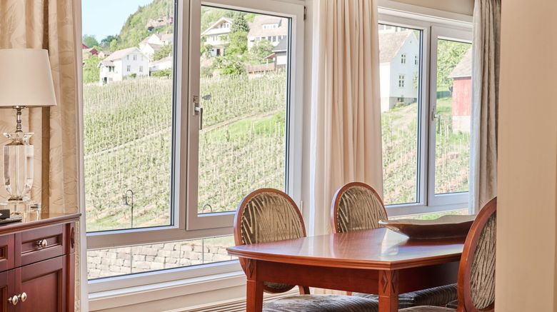 <b>Hotel Ullensvang Suite</b>. Images powered by <a href="https://www.leonardoworldwide.com/" title="Leonardo Worldwide" target="_blank">Leonardo</a>.
