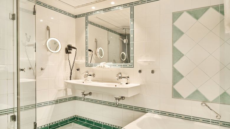 <b>Hotel Ullensvang Room</b>. Images powered by <a href="https://www.leonardoworldwide.com/" title="Leonardo Worldwide" target="_blank">Leonardo</a>.