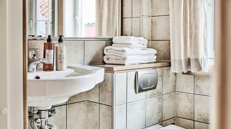 <b>Farsund Resort Room</b>. Images powered by <a href="https://www.leonardoworldwide.com/" title="Leonardo Worldwide" target="_blank">Leonardo</a>.