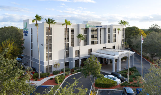Holiday Inn Express Kendall East Miami Exterior