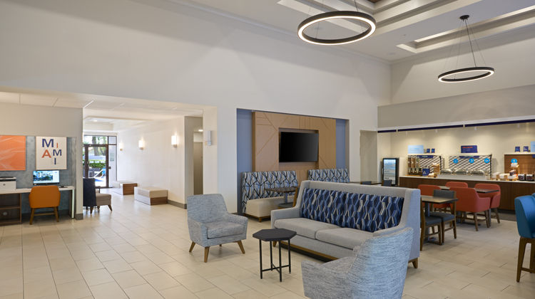 Holiday Inn Express Kendall East Miami Exterior