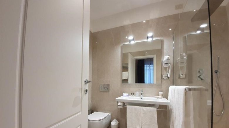 <b>Hotel Maxim Axial Room</b>. Images powered by <a href="https://www.leonardoworldwide.com/" title="Leonardo Worldwide" target="_blank">Leonardo</a>.