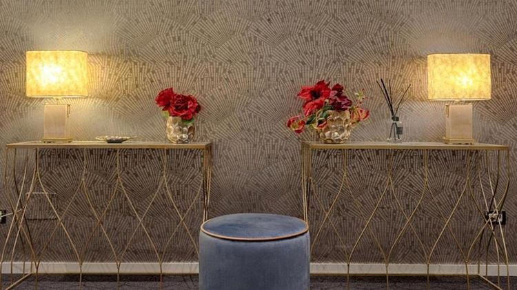 Hotel Maxim Axial Lobby