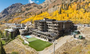 Snowpine Lodge