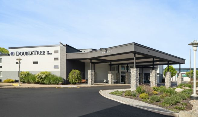 DoubleTree by Hilton Providence Airport Exterior