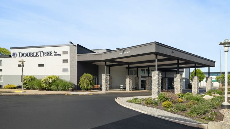 DoubleTree by Hilton Providence Airport Exterior