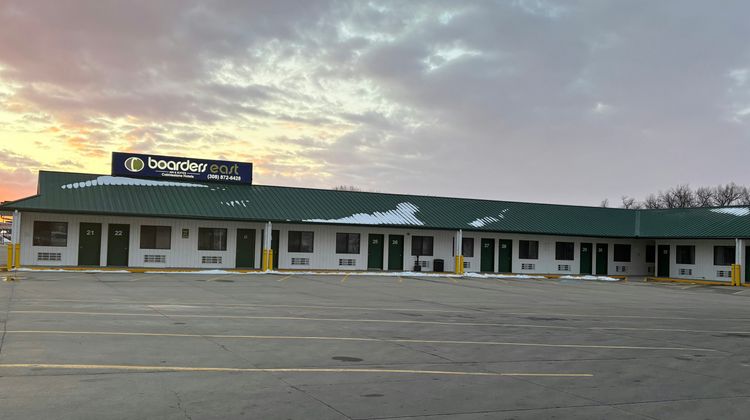 Boarders Inn & Suites by Cobblestone Exterior