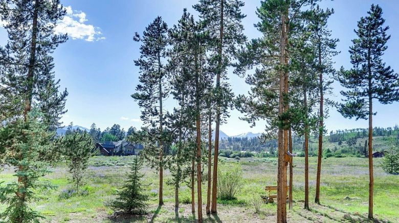 <b>Evergreen Condominiums Exterior</b>. Images powered by <a href="https://www.leonardoworldwide.com/" title="Leonardo Worldwide" target="_blank">Leonardo</a>.
