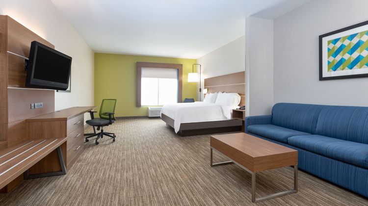 Holiday Inn Express Amarillo South Suite