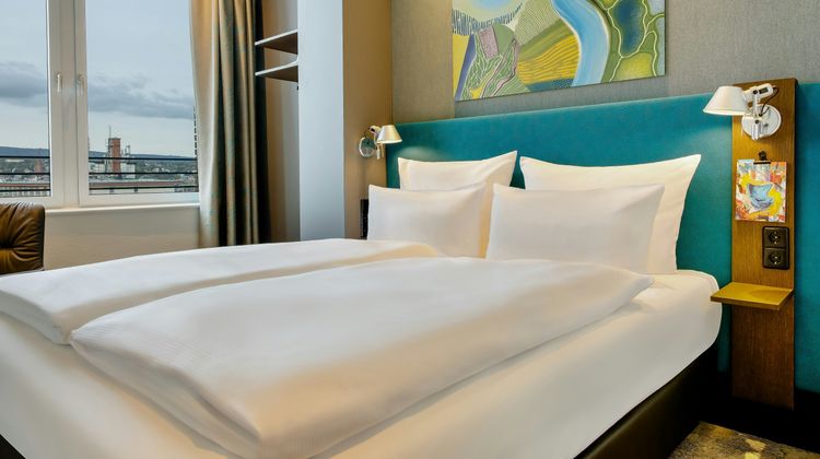 Motel One Wiesbaden Room