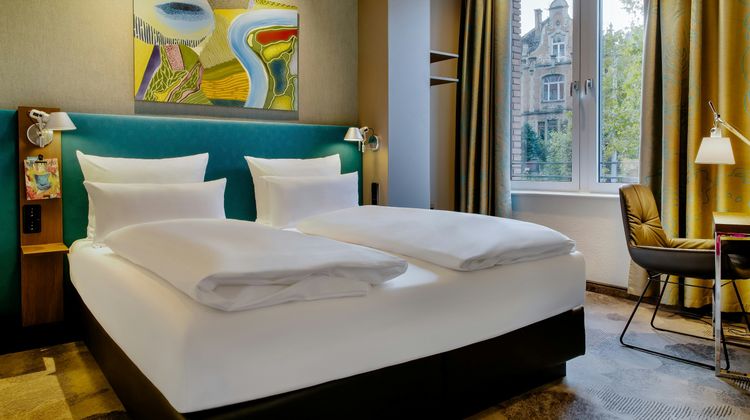 Motel One Wiesbaden Exterior