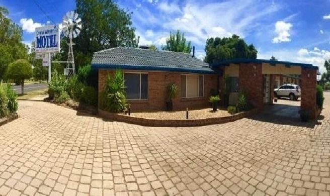Orana Windmill Motel Exterior