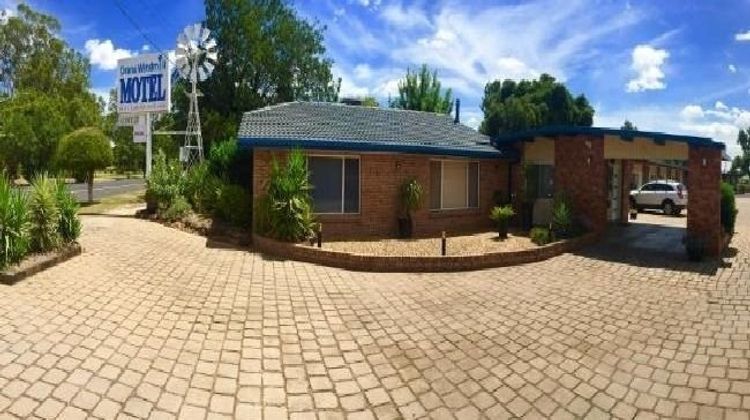 Orana Windmill Motel Exterior