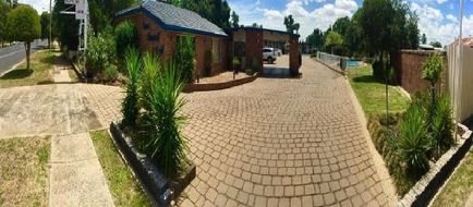 Orana Windmill Motel Exterior