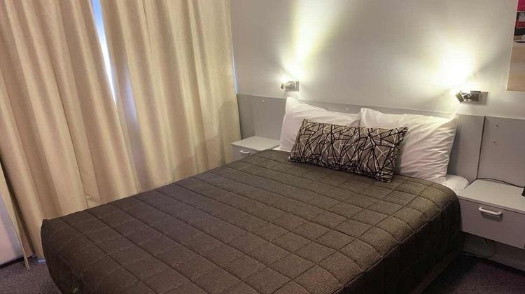 Orana Windmill Motel Room