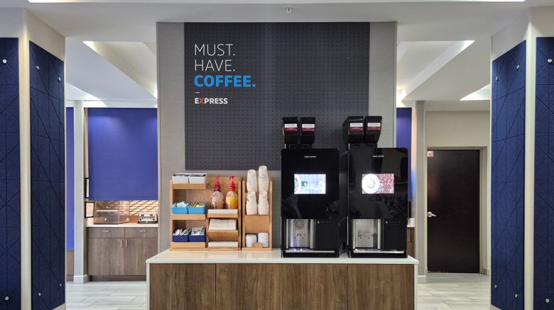 <b>Holiday Inn Express Suites Cleveland Room</b>. Images powered by <a href="https://www.leonardoworldwide.com/" title="Leonardo Worldwide" target="_blank">Leonardo</a>.