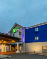 Holiday Inn Express Hotel & Suites