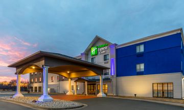 Holiday Inn Express Hotel & Suites