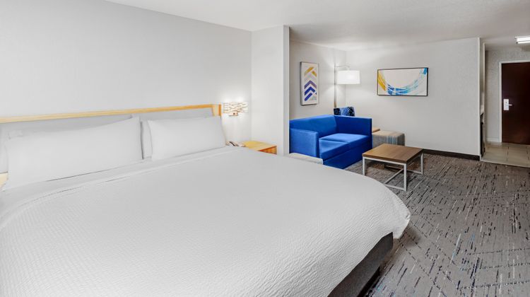 Holiday Inn Express Hotel & Suites Suite