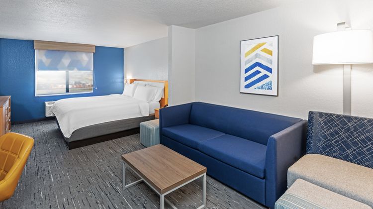 Holiday Inn Express Hotel & Suites Suite