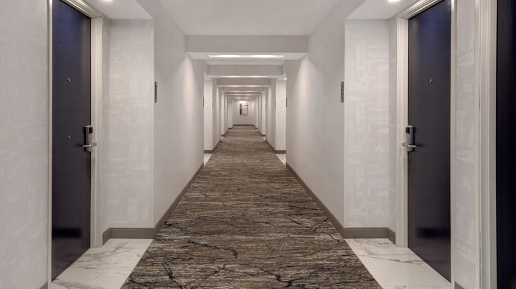 Crowne Plaza Hotel Auburn Hills Lobby