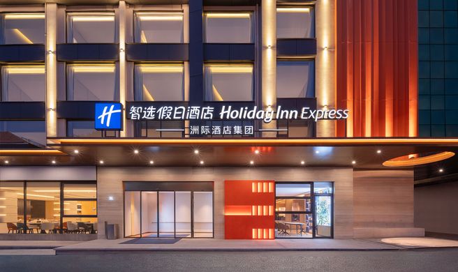 Holiday Inn Exp Mtn South Gate Exterior