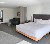 Home2 Suites by Hilton Lima Room