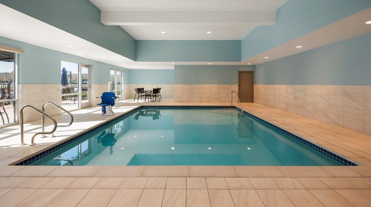 Holiday Inn Express Suites Yuba City Pool